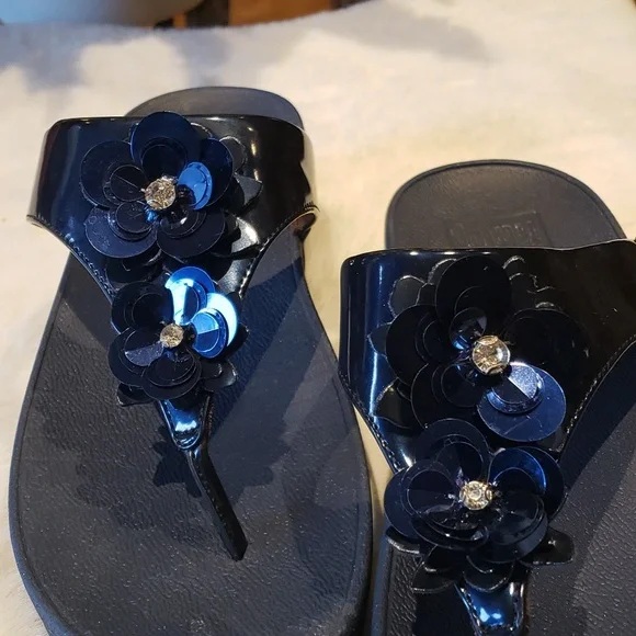 FitFlop Lulu navy blue  Flower Petals Patent Toe-Thong Comfort Sandals Woman’s 9 - Picture 3 of 9
